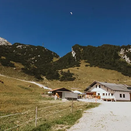 Hochalm-premium-campingfass Auf 1705 M, No Car Access مكان تخييم